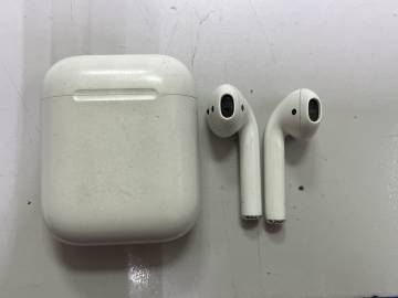 01-200166605: Apple airpods 2nd generation with charging case