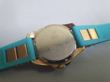 01-200204813: Guess w0325l10