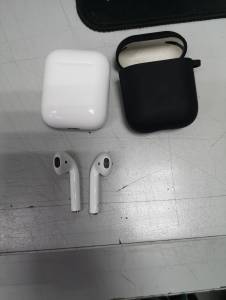 01-200227138: Apple airpods 2nd generation with charging case