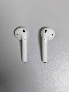 01-200246078: Apple airpods 2nd generation with charging case