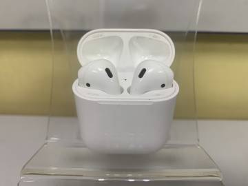 01-200241880: Apple airpods 2nd generation with charging case