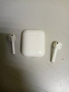 01-200253513: Apple airpods 2nd generation with charging case