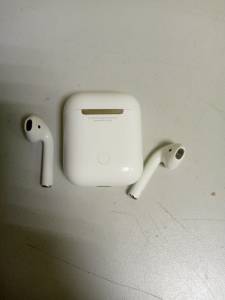 01-200253513: Apple airpods 2nd generation with charging case